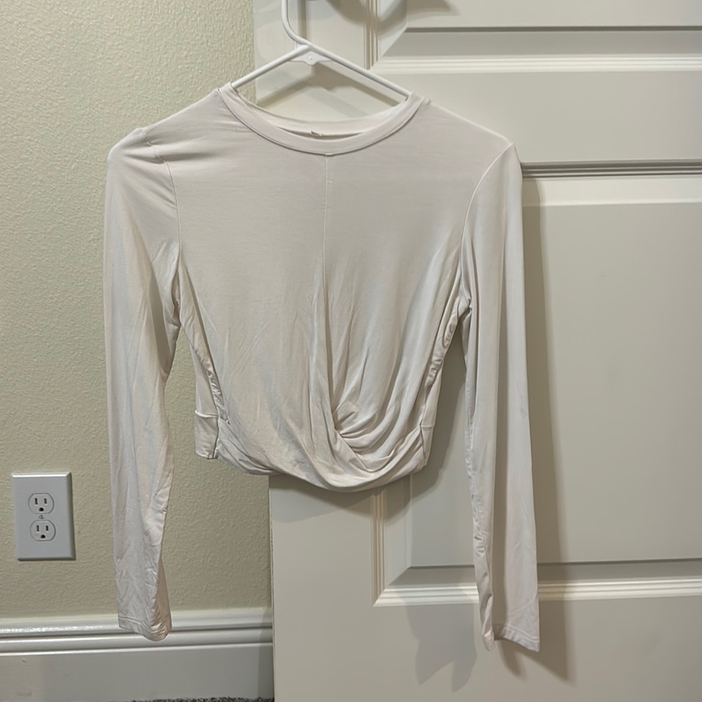 Long sleeve, cropped dri-fit athletic top